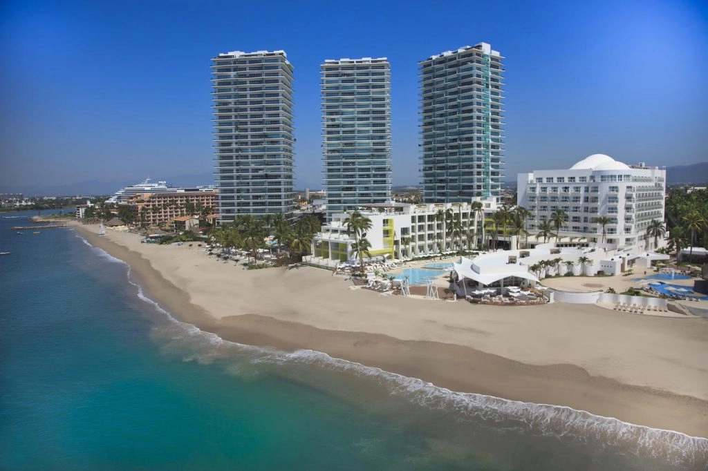 hilton puerto vallarta hotels on the beach