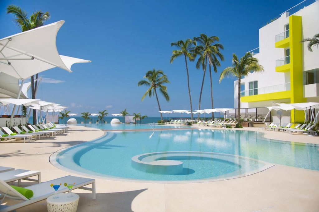 outdoor pool at hilton puerto vallarta