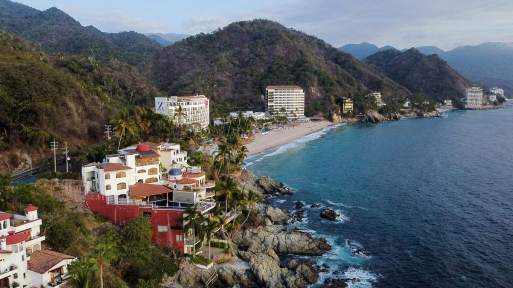 ocean and hotels in conchas chinas puerto vallarta