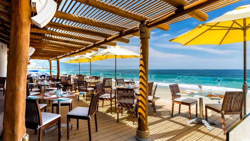 beach hotel in puerto vallarta