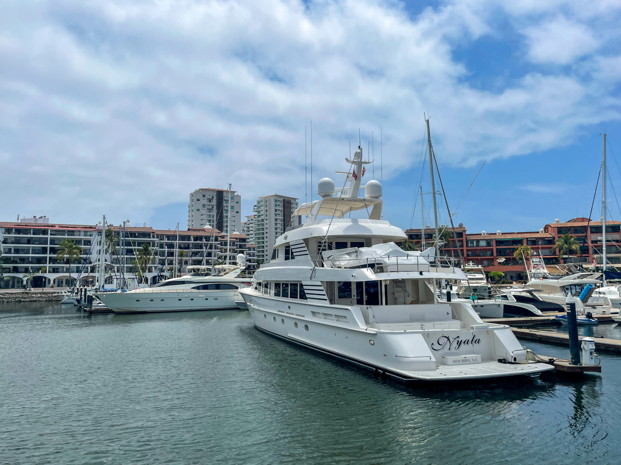 private luxury yacht puerto vallarta